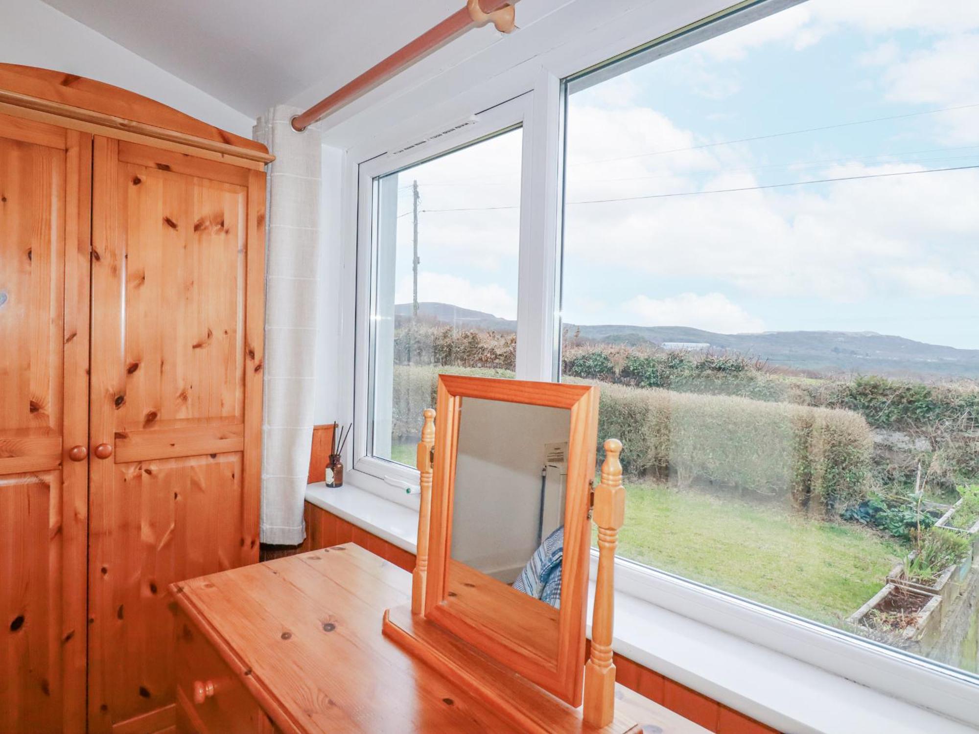 The Annexe, Laburnum * Bugle